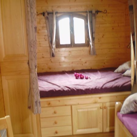 Les Roziers - Roulotte Bed & Breakfast Bagnac Eksteriør bilde
