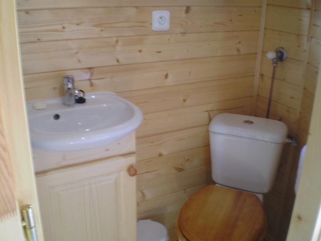 Les Roziers - Roulotte Bed & Breakfast Bagnac Eksteriør bilde