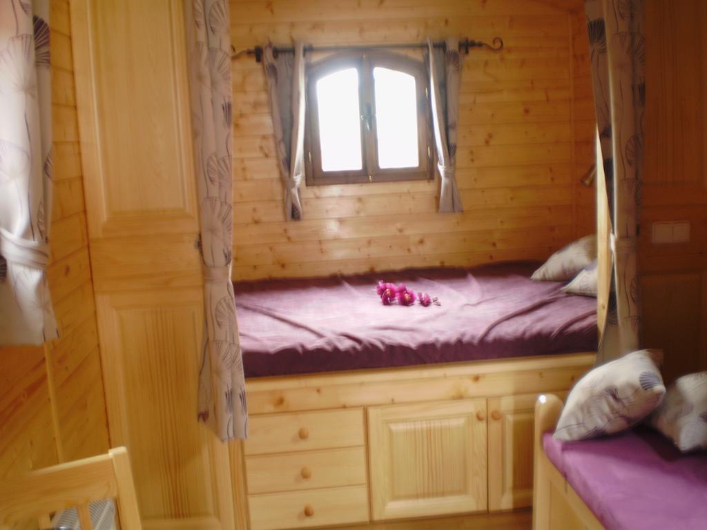 Les Roziers - Roulotte Bed & Breakfast Bagnac Eksteriør bilde